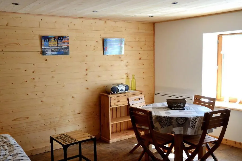 Appartement Dans Chalet Proche De La Station De Ski La Rosiere San Bernardo Montvalezan Διαμέρισμα
